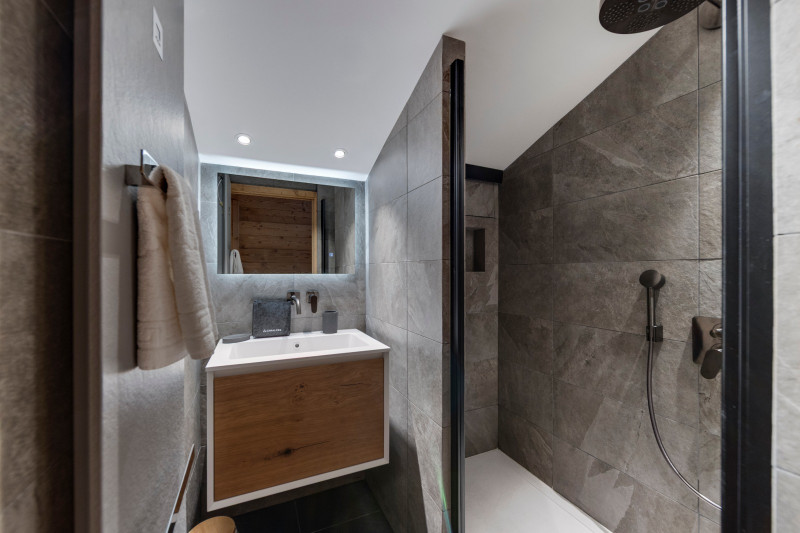 _lv_images__lot_0074061845_12_18489488