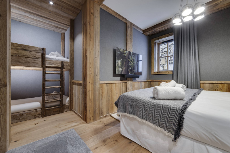 _lv_images__lot_0074061915_07_18309582