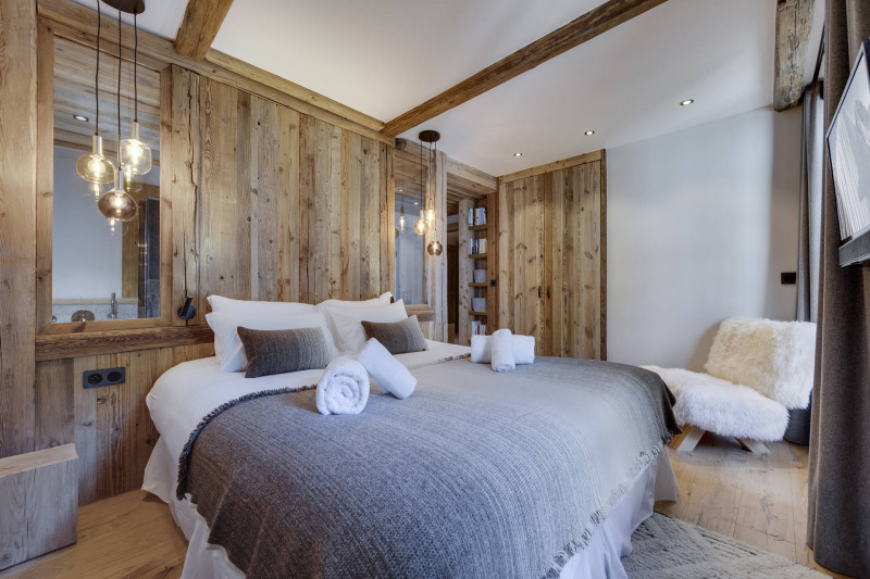 _lv_images__lot_0074061915_12_18436577