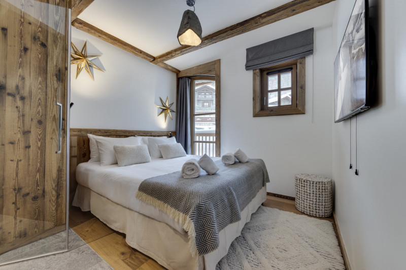 _lv_images__lot_0074061927_04_18229977