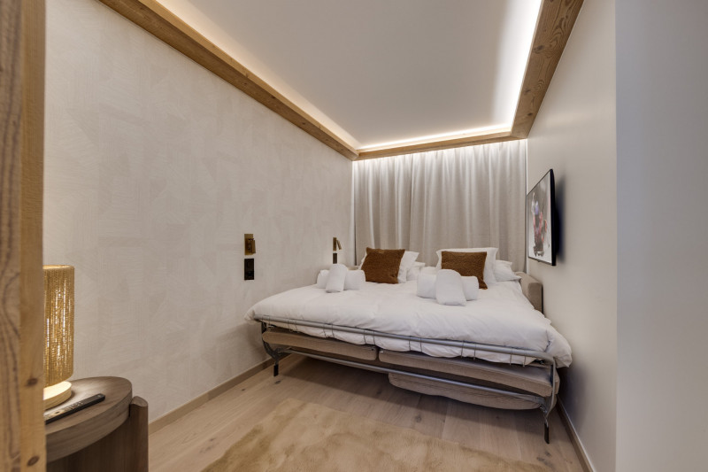 _lv_images__lot_0075553673_08_18506217