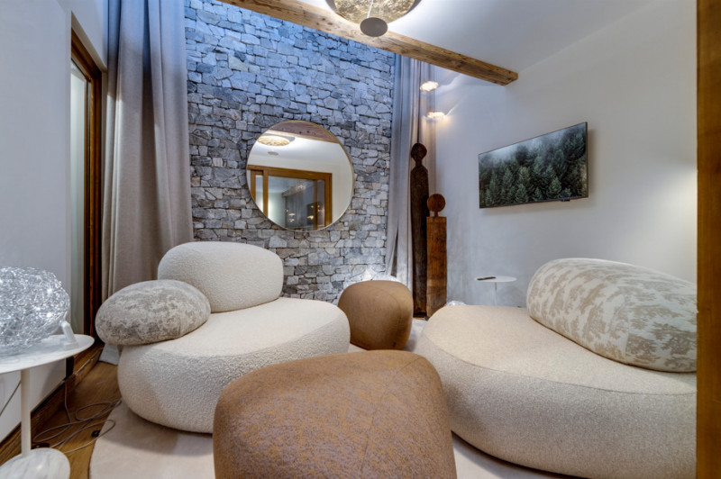 _lv_images__lot_0075553819_06_18362933