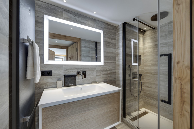 _lv_images__lot_0075553917_06_18345060