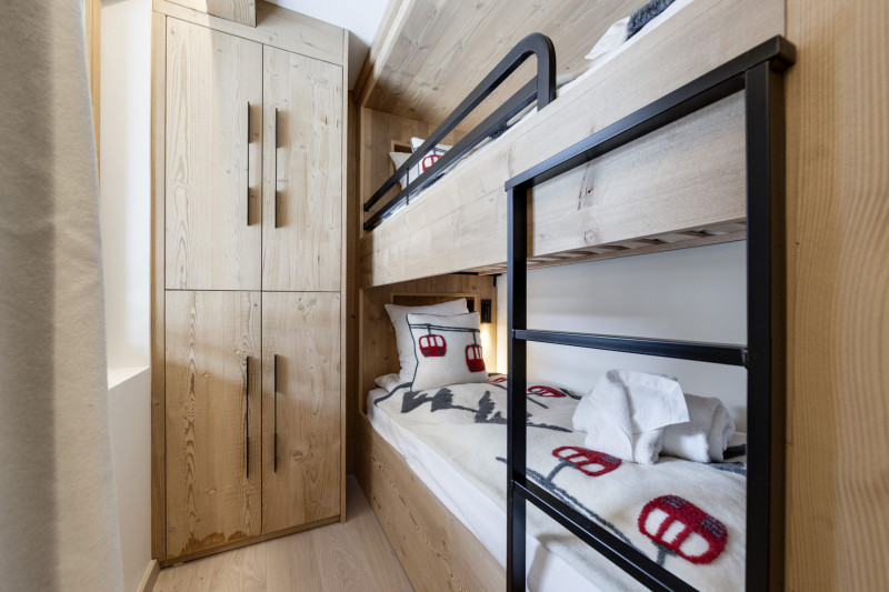 _lv_images__lot_0075553917_08_17945336