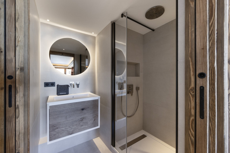 _lv_images__lot_0075554114_15_18344682