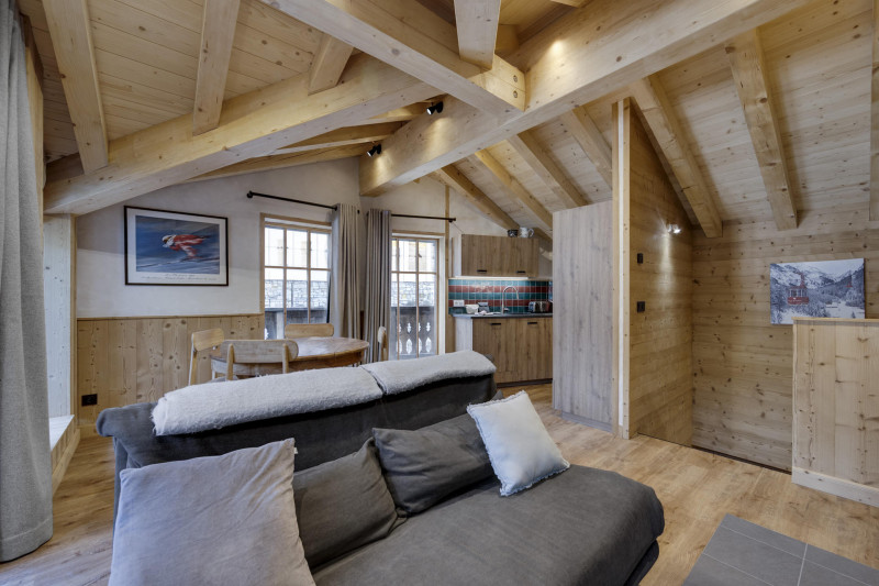 _lv_images__lot_0075554116_02_18362617