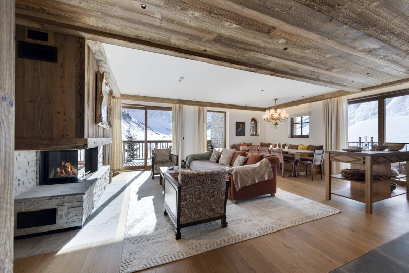 _lv_images__lot_0075554123_01_18436172