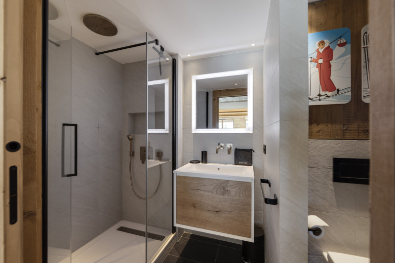 _lv_images__lot_0075554125_08_18453922