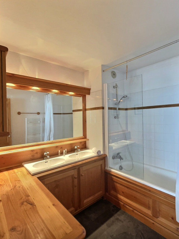 _lv_images__lot_0300560323_06_17422472