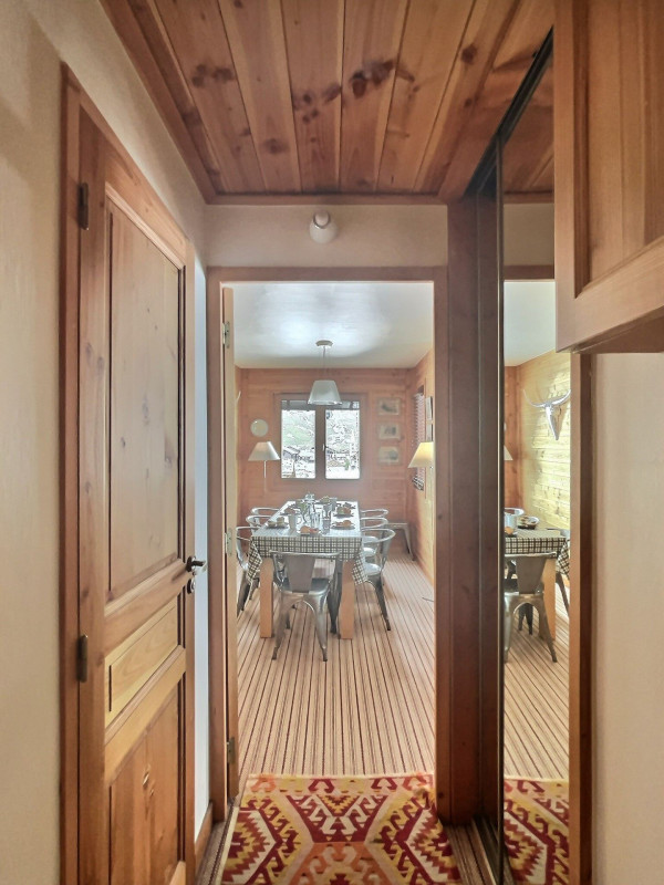 _lv_images__lot_0300560323_09_18454832