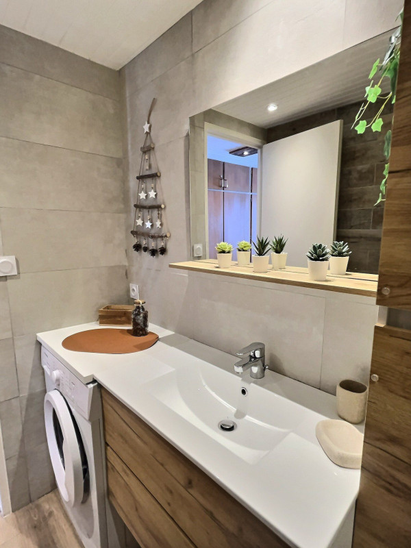 _lv_images__lot_0903000489_08_17440212