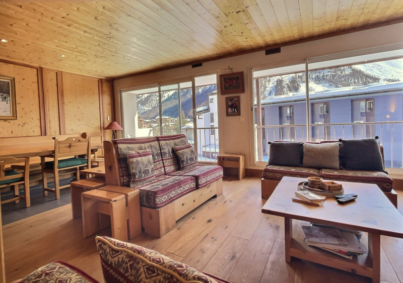 _lv_images__lot_0903000519_02_19342100