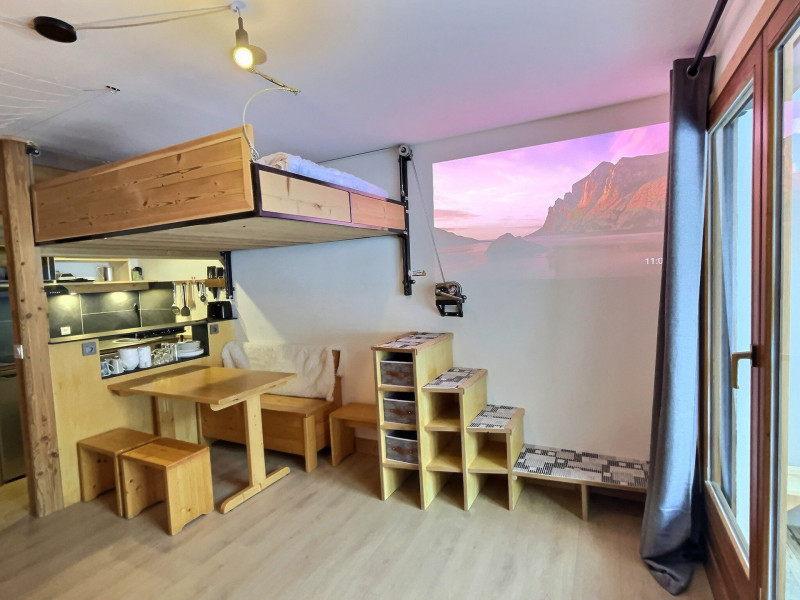 _lv_images__lot_0903000533_03_17405674