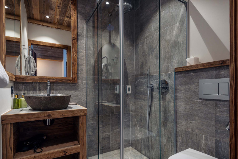 chalet-arda-bathroom-2-richard-roberts-18843182