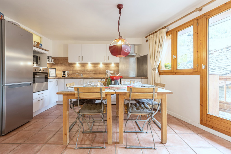 Chalet Barmaz - Marie - Cuisine et grande table Chalet Barmaz - Marie - Cuisine et grande table