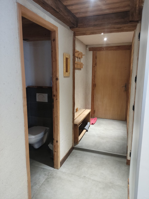 entre-e-toilettes-17545837