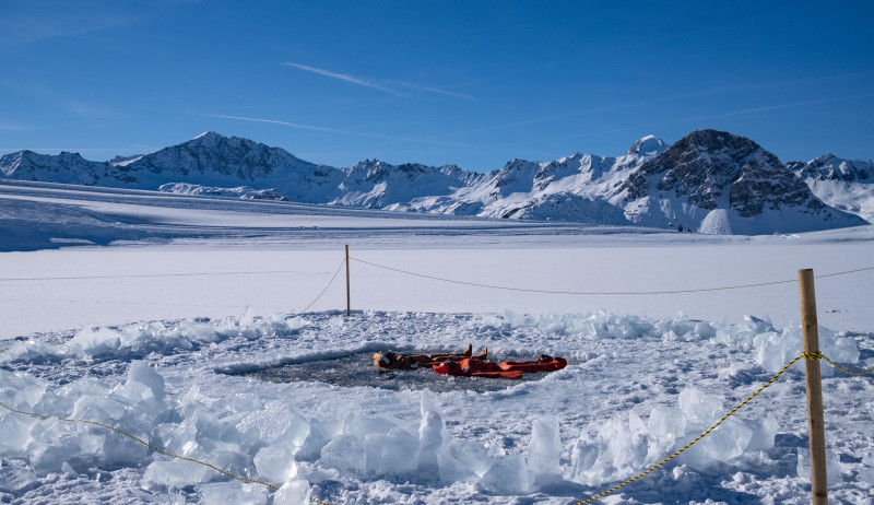 ice-floating-val-d-is-re-2-11260282