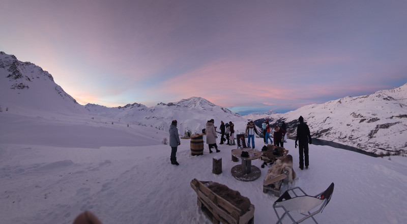 motoneige-au-coucher-du-soleil-13965626